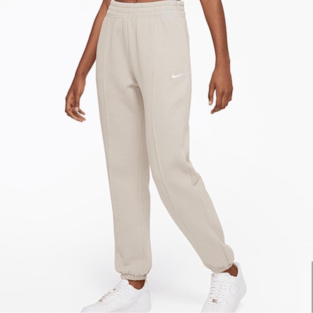 Nike Jogger in Tan